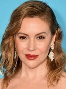 Алисса Милано толығымен жалаңаш