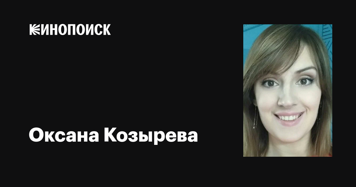 Мини юбкадағы жалаңаш қыз