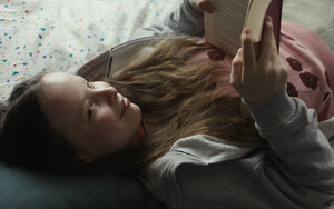 Что знает Мариэль кадр 13 онлайн-кинотеатр Эмбликс