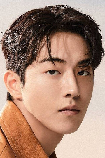 Қыздар стриптизбен айналысатын