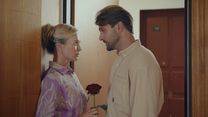 Тысяча роз кадр 16 на Эмбликс в Hd