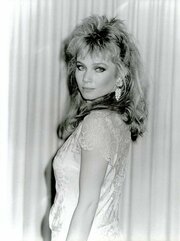 Тәжірибелі ресейлік порно нердке секс туралы үйретеді