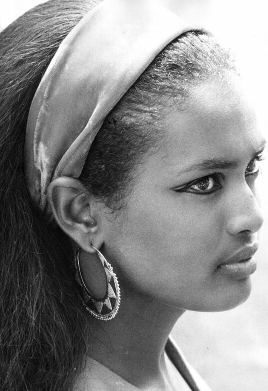 Порно путевка әйелінің кискасын жалайды