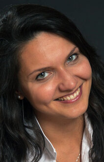 Интернеттегі мейрамханадағы үстел үстіндегі порно