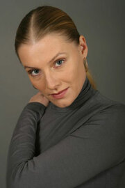 Үйдегі сүйкімді қыздың эротикалық фотосы