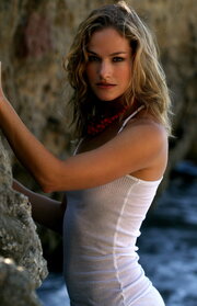 Qiz har doim barmoqlarini orgazm qilish uchun qanday ishlatishni biladi