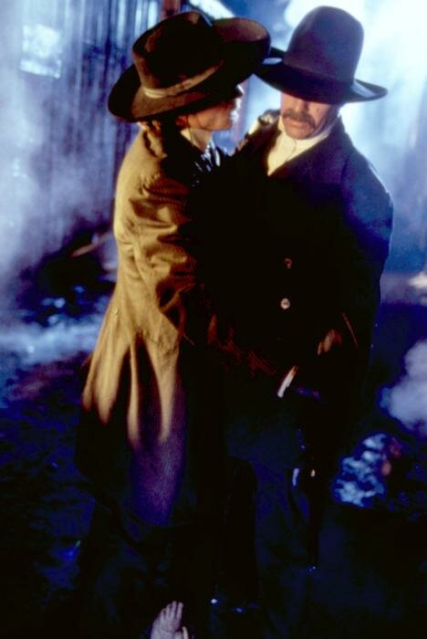 Фото: Уайатт Эрп / Кадр из фильма «Уайатт Эрп» (1994) #1836368