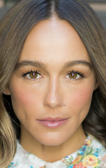 Жалаңаш Дакота Фаннинг суреті