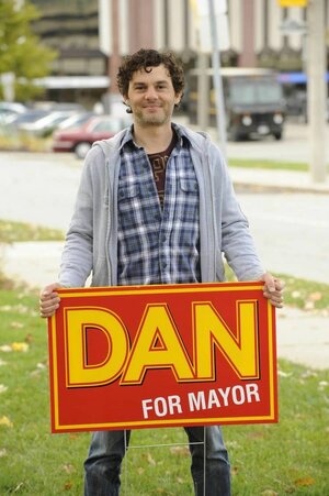 Постер: (Dan for Mayor, 2010 - вся информация о сериале на FilmNavi.ru