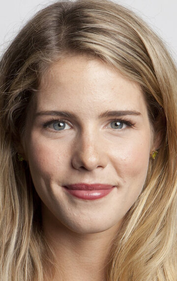 Жалаңаш Эмили Бетт Рикардс