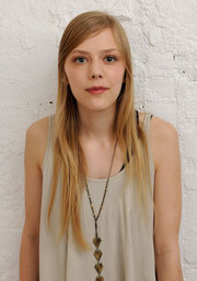 Xelen Bergsholmning yalangoch fotosuratlari