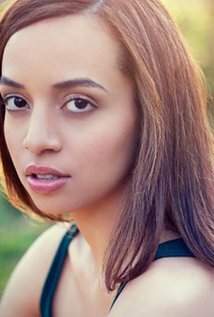 Мини юбка мен шұлық киген қыздардың суреттері