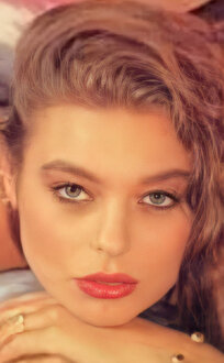 Үлкен кеудесі бар жетілген балапандар