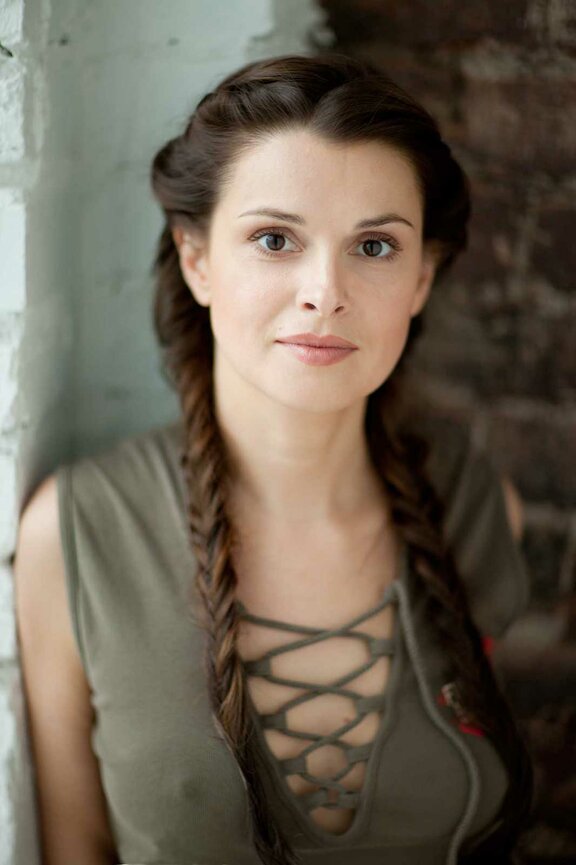 Qafasdagi bekasi va erkak qulning porno video