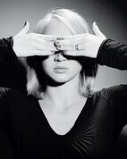 Бала кемпірдің қынапшасын жалайды