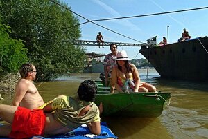 Буча в Гуче кадр 1 онлайн-кинотеатр Эмбликс