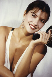 Еліктіргіш қара әйел сүйіктісінің мүшесіне секіреді