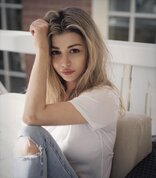 Калининградта жыныстық қатынасқа түсуді қалайтын бай әйелдер