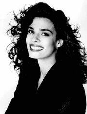 Порно қыз өте үлкен әтешті жұтады