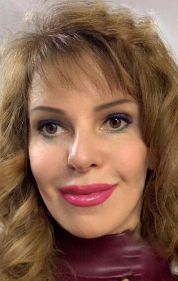 Қыздардың есектеріндегі трусикалардың фотосуреттері, артқы көрініс