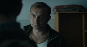 Общага кадр 44 онлайн-кинотеатр Эмбликс