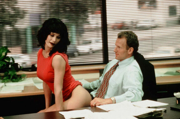 Қыздар итпен жыныстық қатынасқа түседі