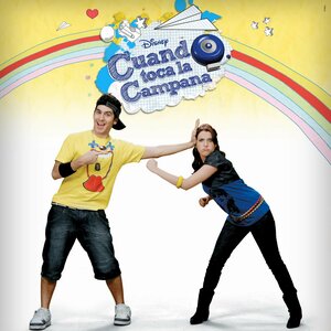 Постер: (Когда звенит звонок, 2011 - вся информация о сериале на FilmNavi.ru