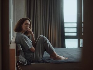 Трое кадр 3 онлайн-кинотеатр Эмбликс