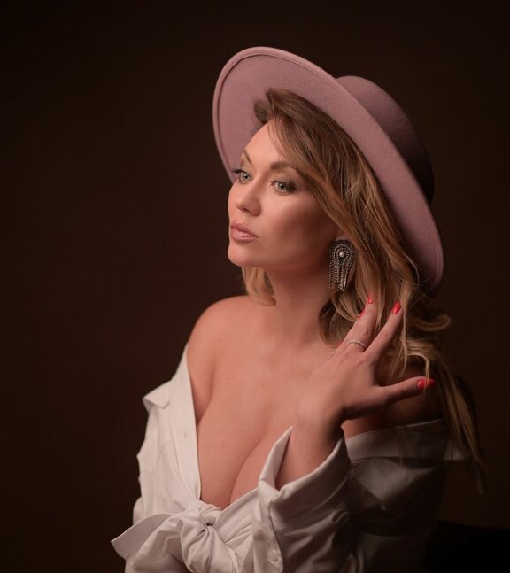 Оларға тыңшылық жасағанда, ол өз мүшесін жұлып алады