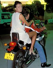 Порно студенттердің анальді көңіл көтеруі