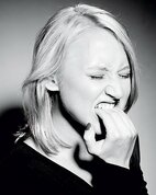 Қыздар шарлар мен жыныс мүшесін кесіп тастайды