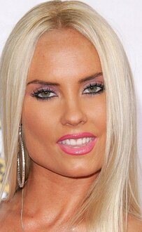 Әдемі және сексуалды түрде қозғалады