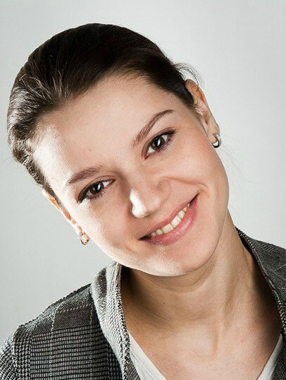 Қыбырлаған, байланған жалаңаш әйел