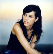 Жалаңаш Нора Чирнер