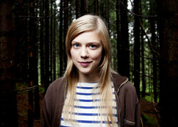 Желіде ыстық жесірлердің қатысуымен ретро порно фильмдерді қараңыз