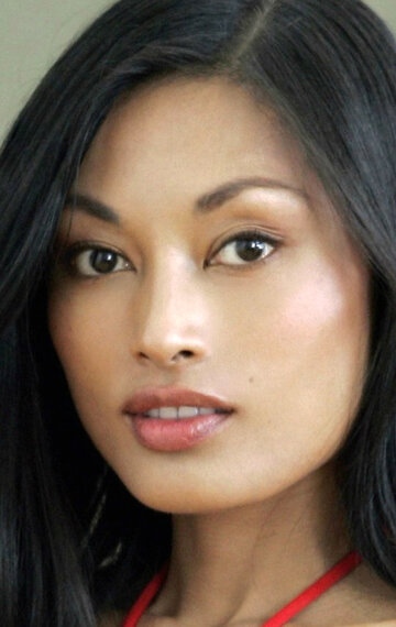 Үлкен кеуделі жалаңаш жас әйелдердің суреттері