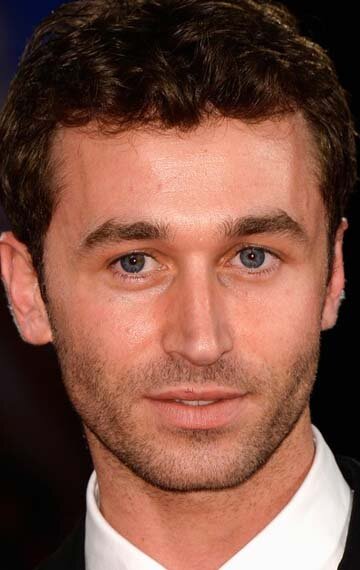 Порно фотосуреттерді шашатын алтын душ