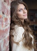 Ол қалың жамбасын ішке кіргізді