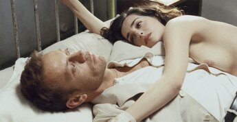 Фистинг және хардкор любовникпен топтық секс