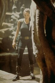 Фильмдегі жалаңаш Лара Крофттың суреті