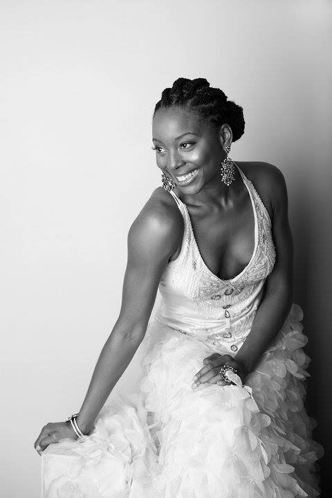 Есегінде бөтелкемен жүреді