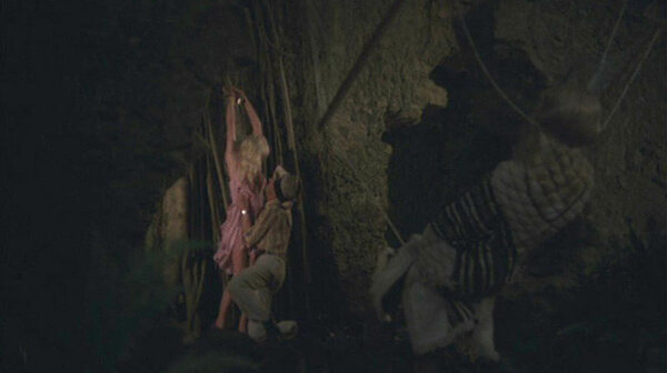 Keksa ayol sikni soradi