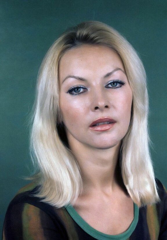 Haqiqiy porno bir qiz qopol becerdin olish, u nola va qichqiradi