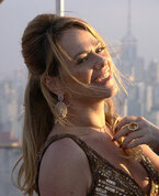 Qol va shisha bilan sikishadi