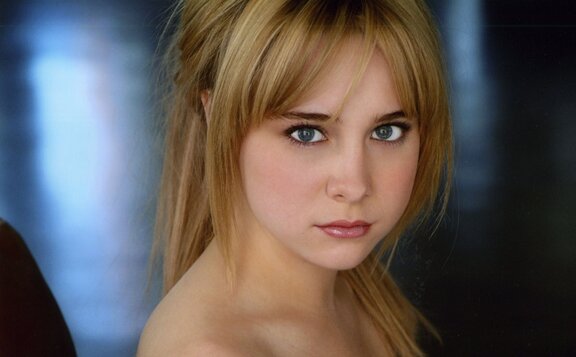 Порно айналымға мәжбүр болды