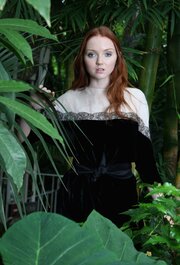 Қисық әйелдер кискаларының жақыннан түсірілген бейнелері