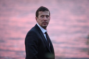 Кадр 4 — Дом на обочине
