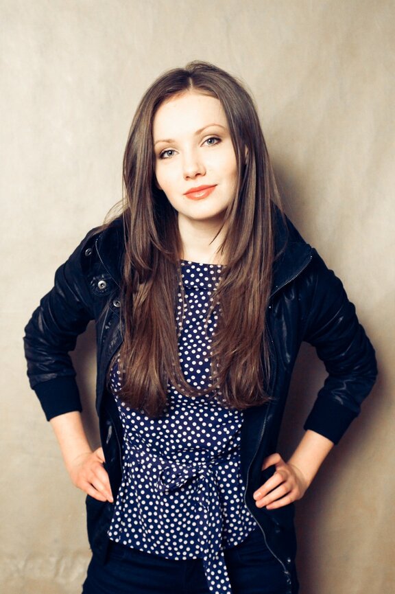 Yuliya Novaning katta kokraklari bor.