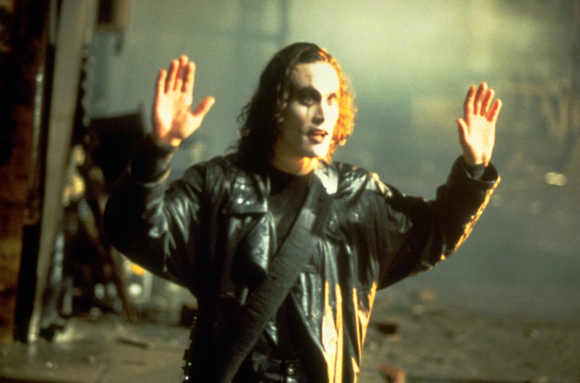 Фото: Ворон / Кадр из фильма «Ворон» (1994) #3052249