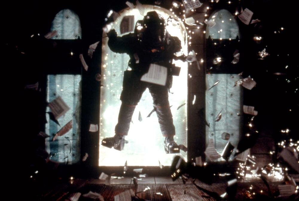 Фото: Сквозь горизонт / Кадр из фильма «Сквозь горизонт» (1997) #2428481